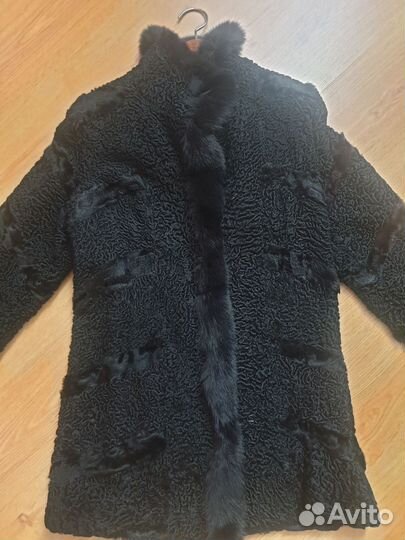 Шуба из каракуля натуральная с песцом