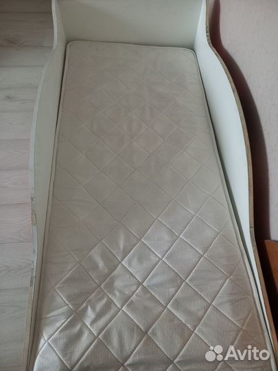 Детская кровать в хорошем состоянии с матрасом