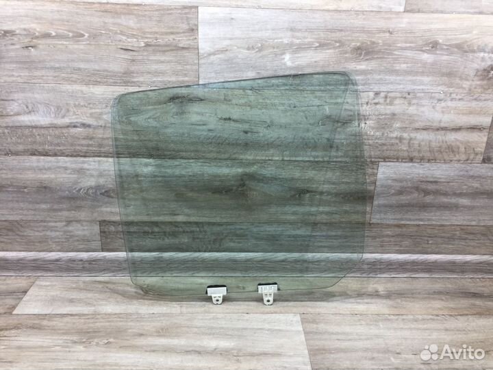 Стекло заднее правое Nissan NP300 / Ниссан нп300