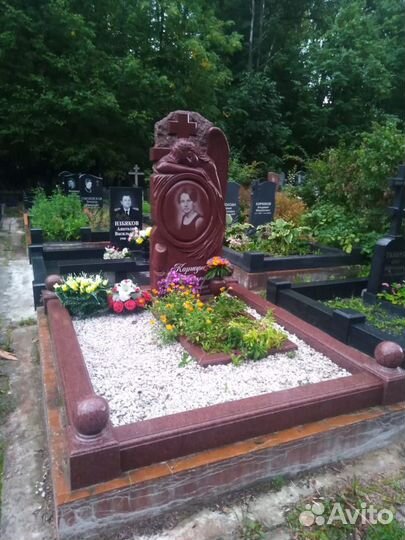 Гранитные памятники и комплексы