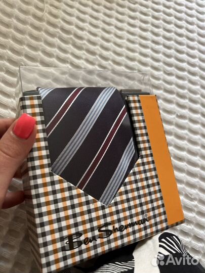 Галстук с запонками в упаковке