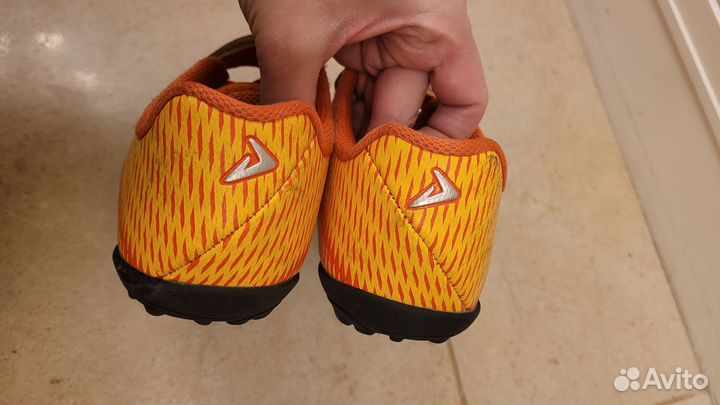Бутсы футбольные сороконожки 31-32 р