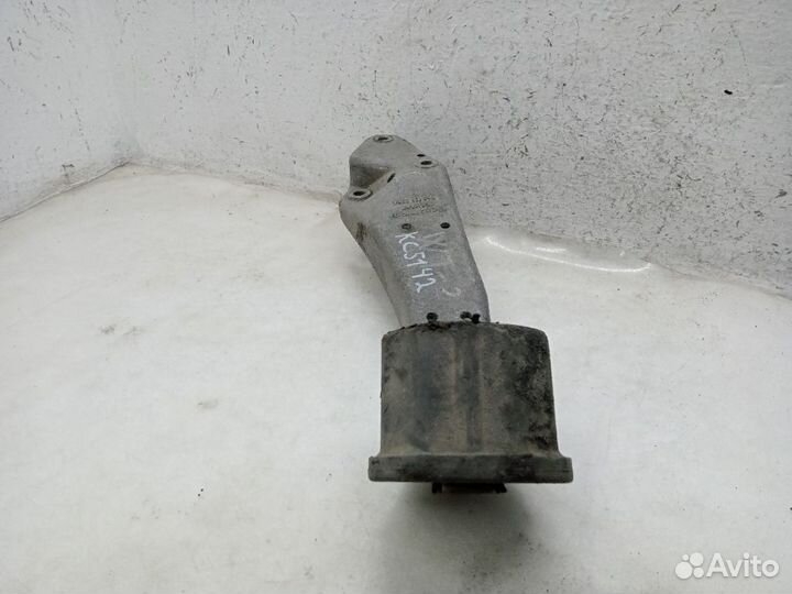 Кронштейн двигателя volkswagen transporter T2 Правый