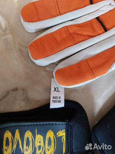 Спортивные перчатки