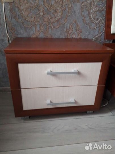 Тумба прикроватная