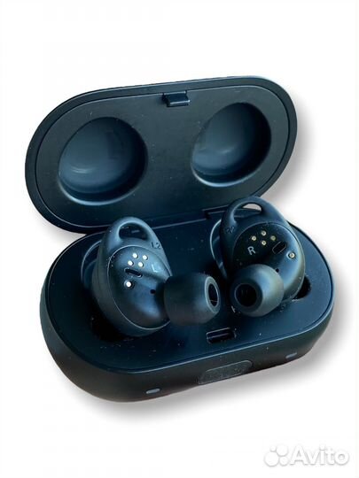 Беспроводные наушники Samsung Gear IconX