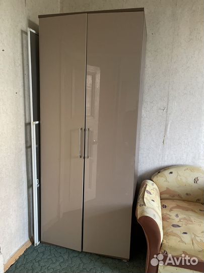 Шкаф распашной глянцевый