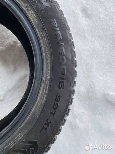 Nokian Tyres Hakkapeliitta 8 215/60 R16