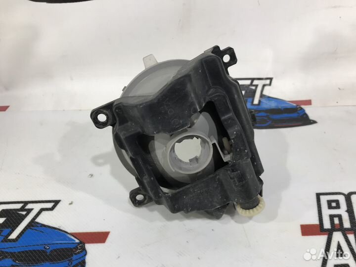 Фара противотуманная левая Toyota Land Cruiser 200