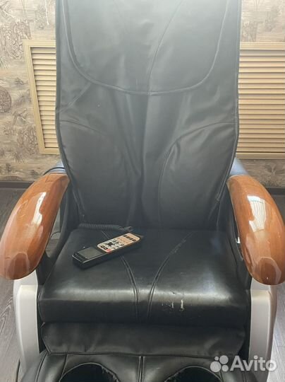 Механическое массажное кожаное кресло
