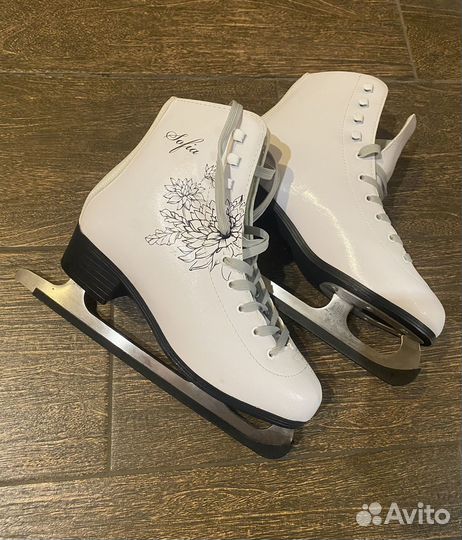 Коньки фигурные женские Nordway Sofia