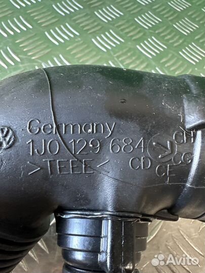 Патрубок воздушного фильтра Skoda Octavia 1.6 AKL