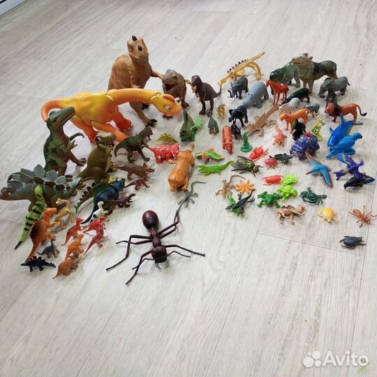 Детские игрушки-динозавры, животные, рептилии