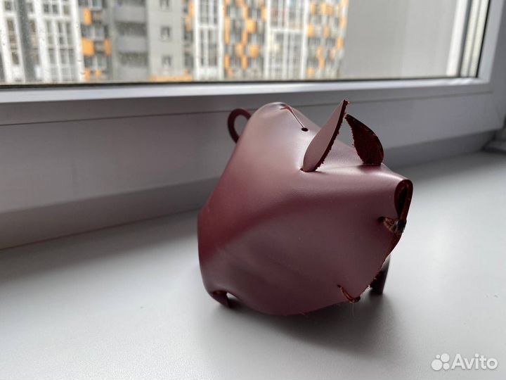 Кожаная копилка свинья из Парижа