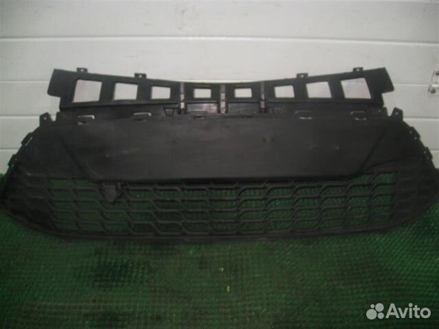 Решетка в бампер центральная Hyundai i30 2011