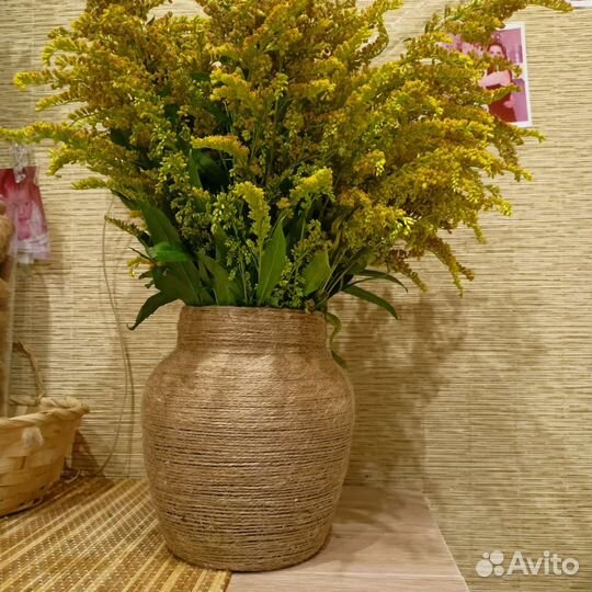 Плетёная из джута ваза под цветы и сухоцветы