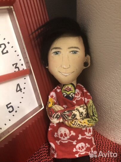 Кукла с тату и тоннелями