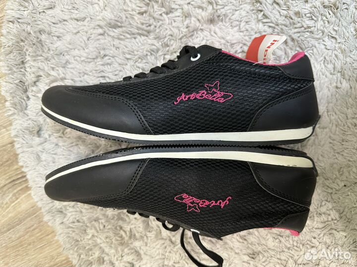 Кроссовки новые 38 размер