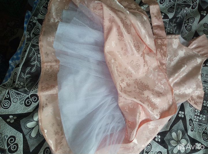 Платье нарядное на 5-6лет