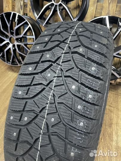 Bridgestone Blizzak Spike-02 215/55 R16 93T