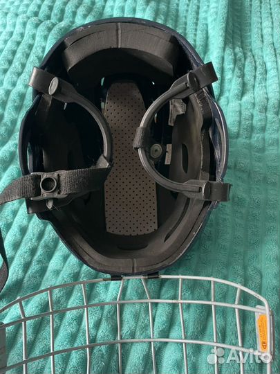 Хоккейный шлем