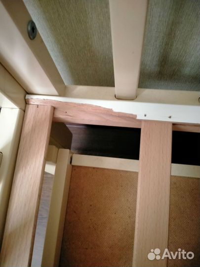 Детская кроватка с маятником