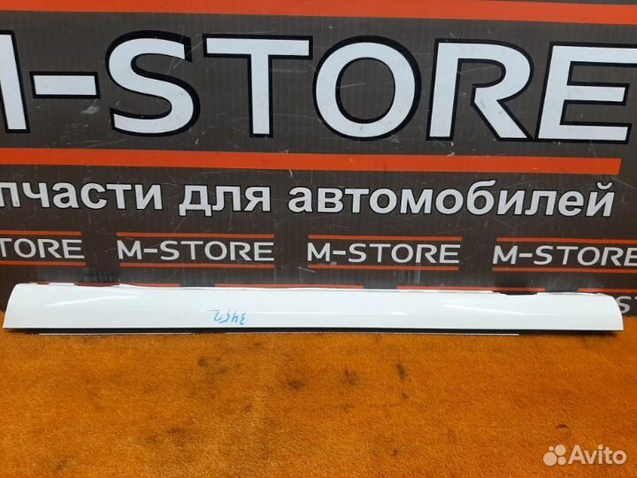 Накладка на порог левая Mercedes-Benz C-Class W203