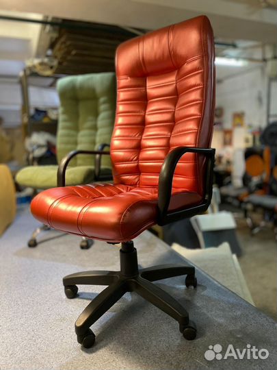 Офисное кресло