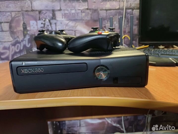 Продам приставку Xbox 360.Торг