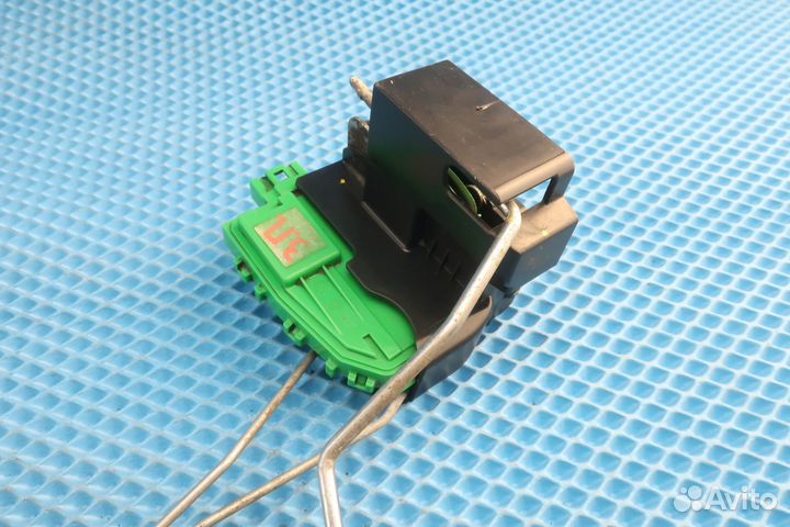 Замок двери задней правой Hyundai Solaris 1