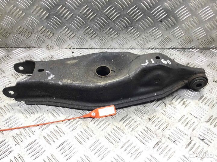 Рычаг задний правый Chrysler Pacifica