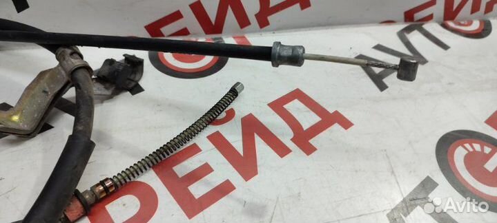 Тросик ручного тормоза левый Mitsubishi Airtrek