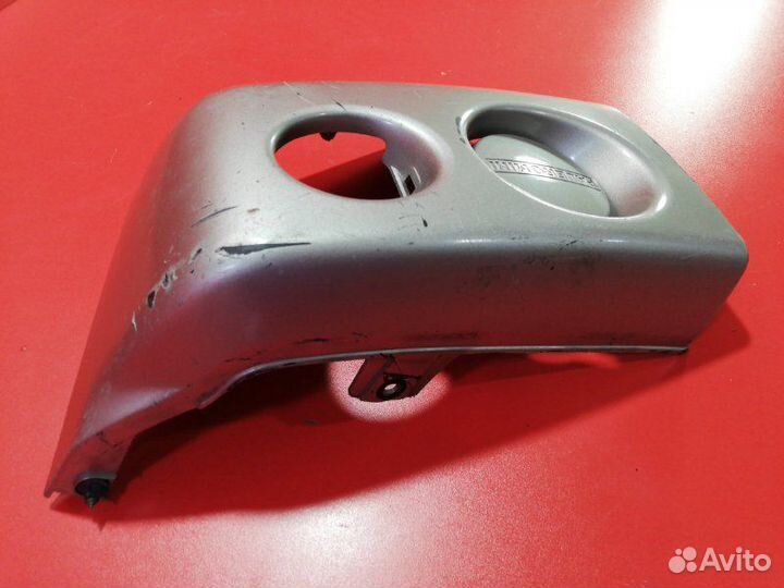 Накладка бампера передняя левая Mitsubishi Pajero