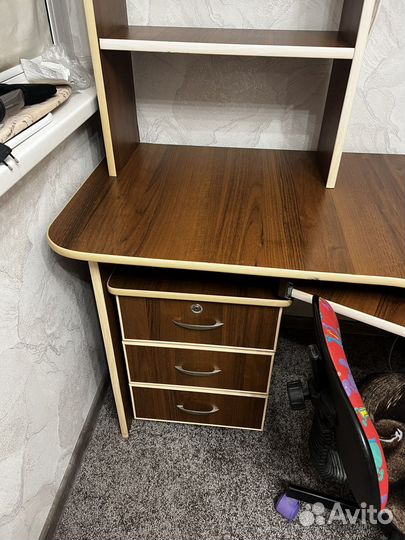 Компьютерный стол