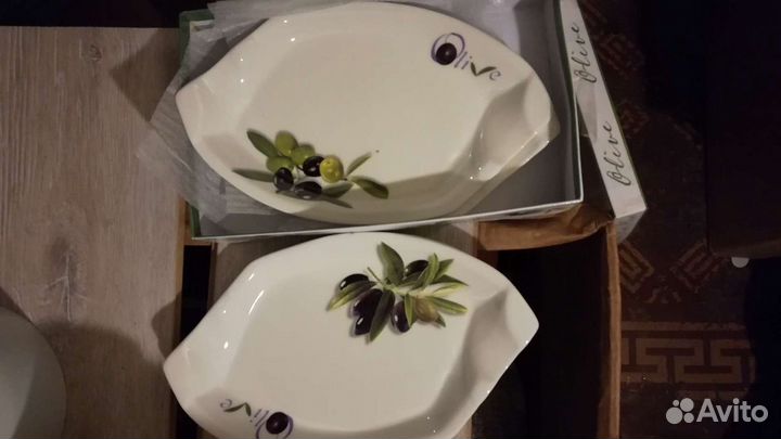 Набор мелких тарелок олива