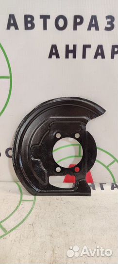 Пыльник тормозного диска передний левый Nissan