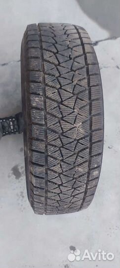 Bridgestone Blizzak DM-V2 215/70 R16