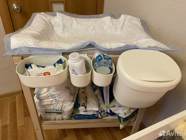 Пеленальный столик IKEA с контейнерами