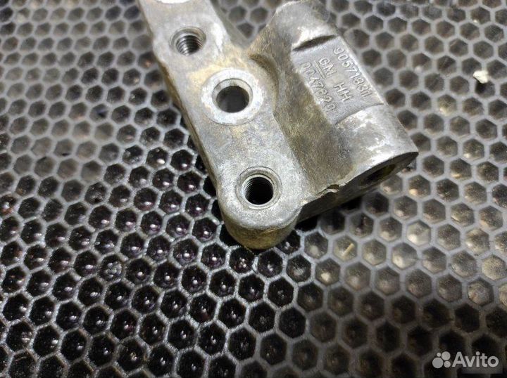 Кронштейн Opel Vectra B