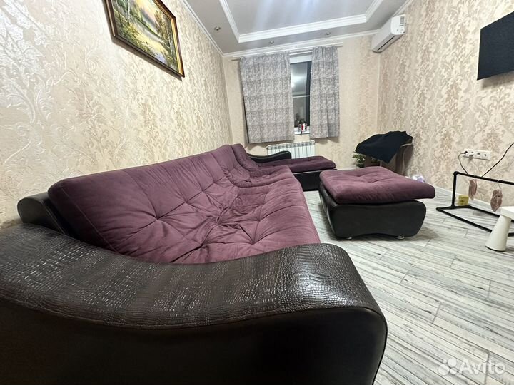 Большой угловой диван (кинотеатр)