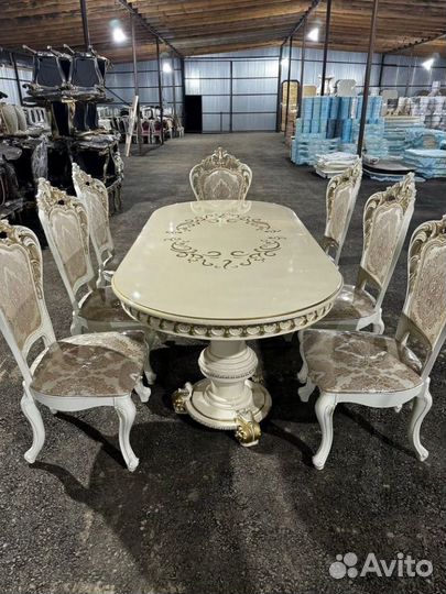 Стол и стулья