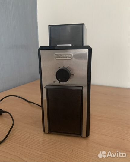 Кофемолка жерновая DeLonghi KG89