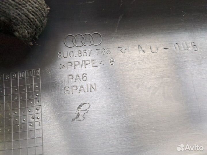 Обшивка стойки Audi Q3, 2018