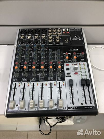 Микшерный пульт behringer