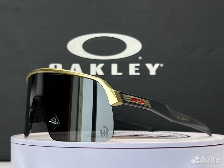 Солнцезащитные очки Oakley Sutro Lite эксклюзив