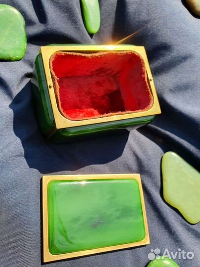 Шкатулка нефрит