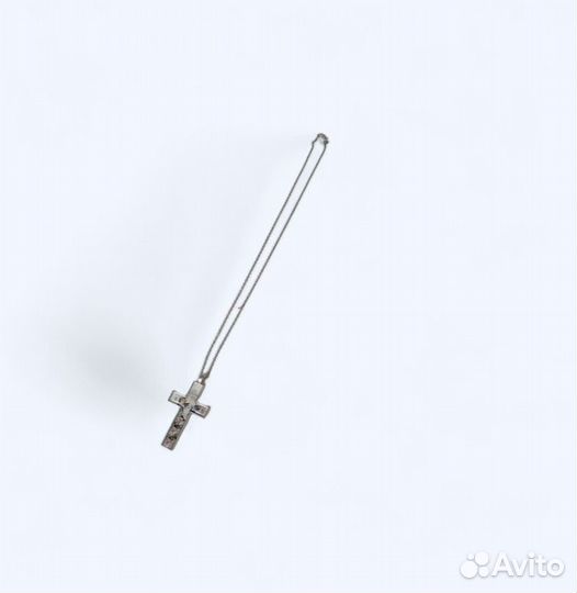 Ожерелье с кулоном в виде креста с тремя кошками