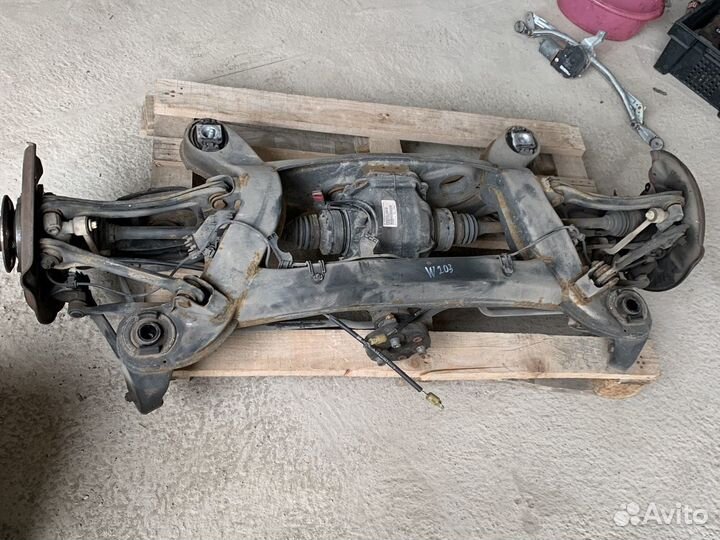 Задний подрамник в сборе w203 m271