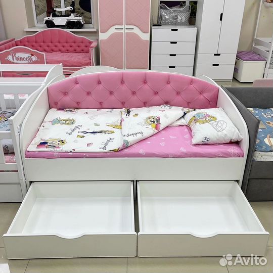 Детская кровать с мягкой спинкой