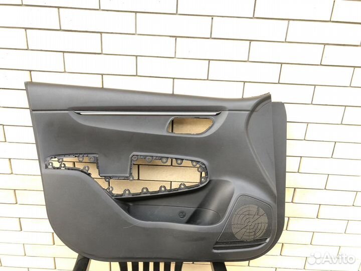 Обшивка передняя правая и левая на Кия Рио 2018 го